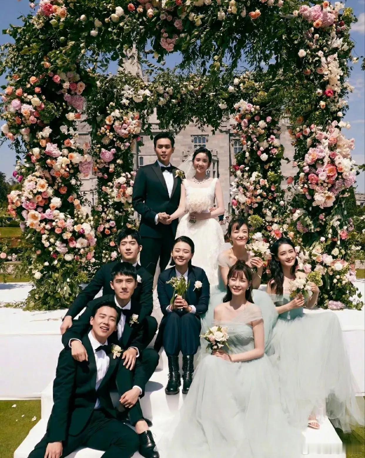 #马思纯在张若昀婚礼当伴郎的原因#他们的关系真的很铁，真的是好哥们，我只能说羡慕