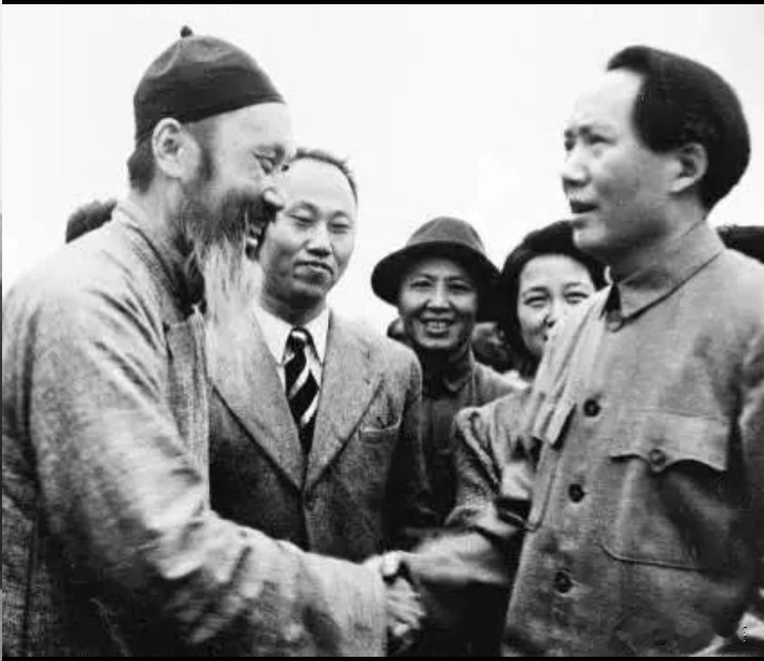 重庆谈判期间，张澜先生在位于嘉陵江畔的特园宴请了主席。
主席的雄韬伟略，挥洒有度