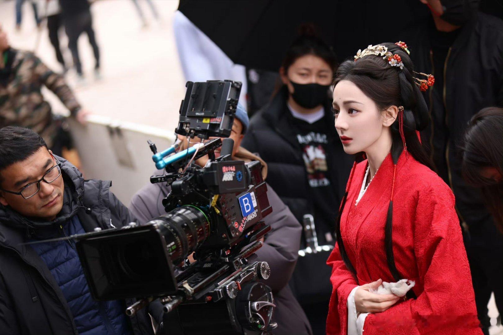 迪丽热巴白日提灯收官战报迪丽热巴贺思慕战报 迪丽热巴白日提灯收官战报，很牛的 