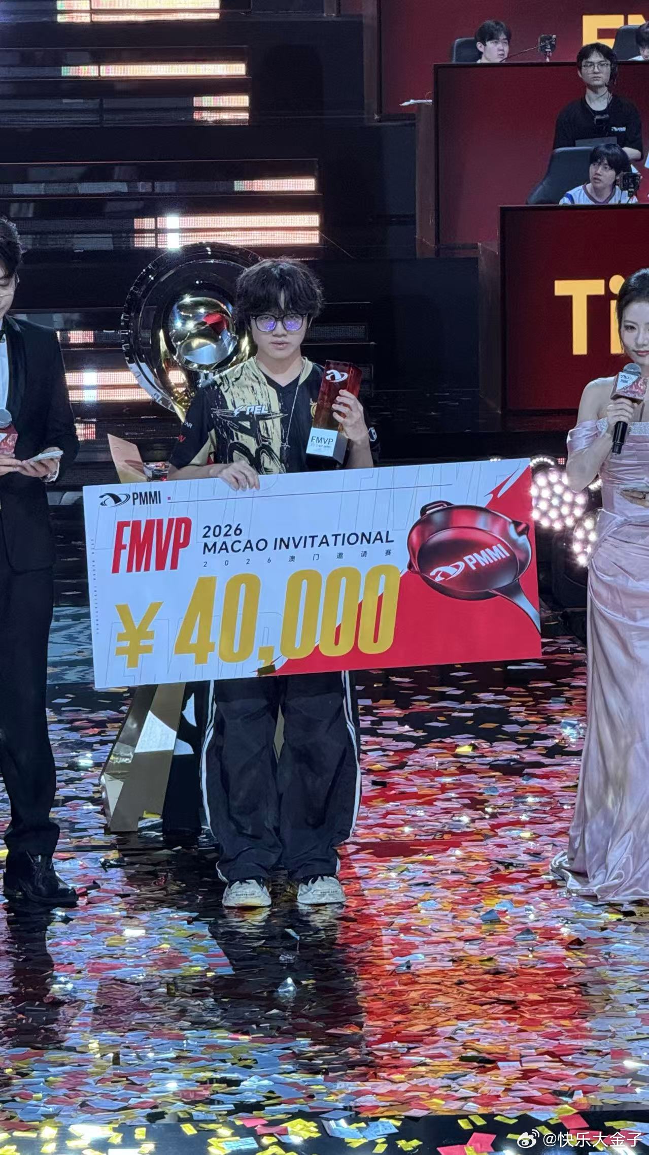 青稚首个国际赛FMVP 青稚获得首个国际赛FMVP，天霸获得季军。和平精英职业联