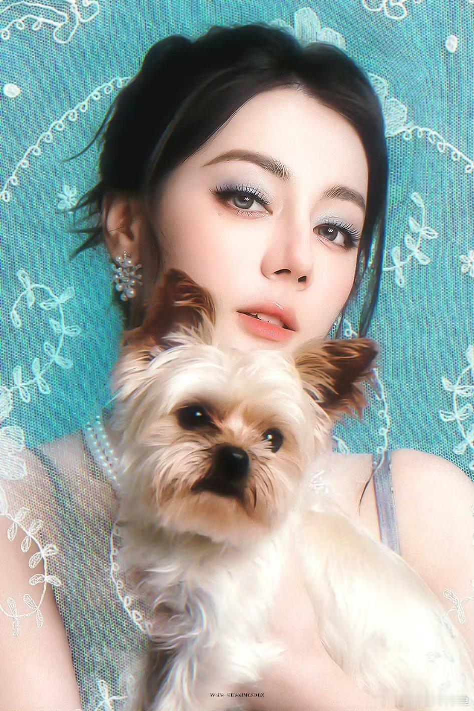 张馨予拍迪丽热巴两个女孩都是极好的 友谊长存哦
