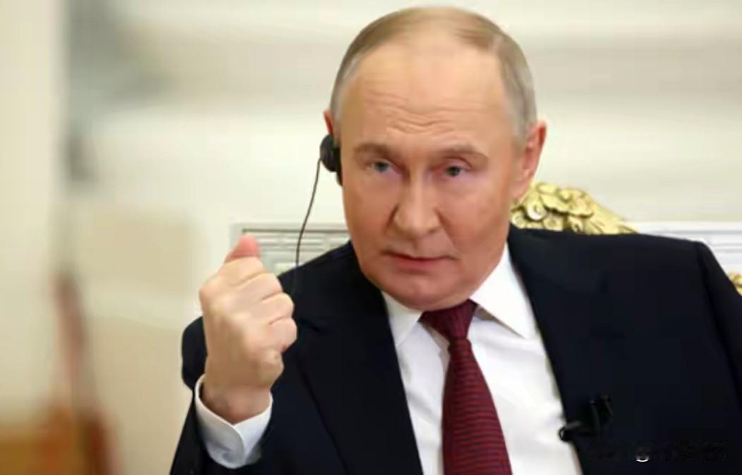 普京专机刚落地就收到一个噩耗，俄罗斯血汗钱可能不保。普京惊觉坏事了，自己这边专机