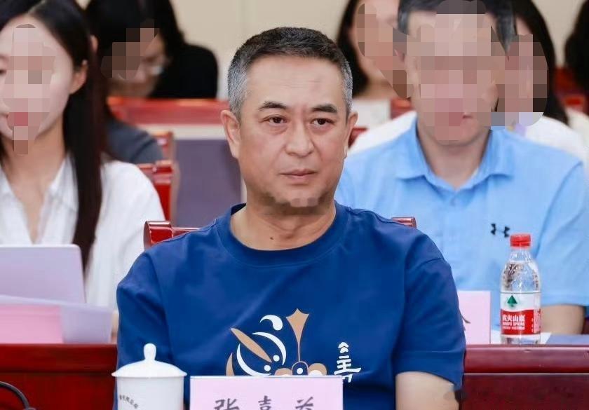 张嘉益这真的有一种很权威的感觉，气场一下就出来了。 