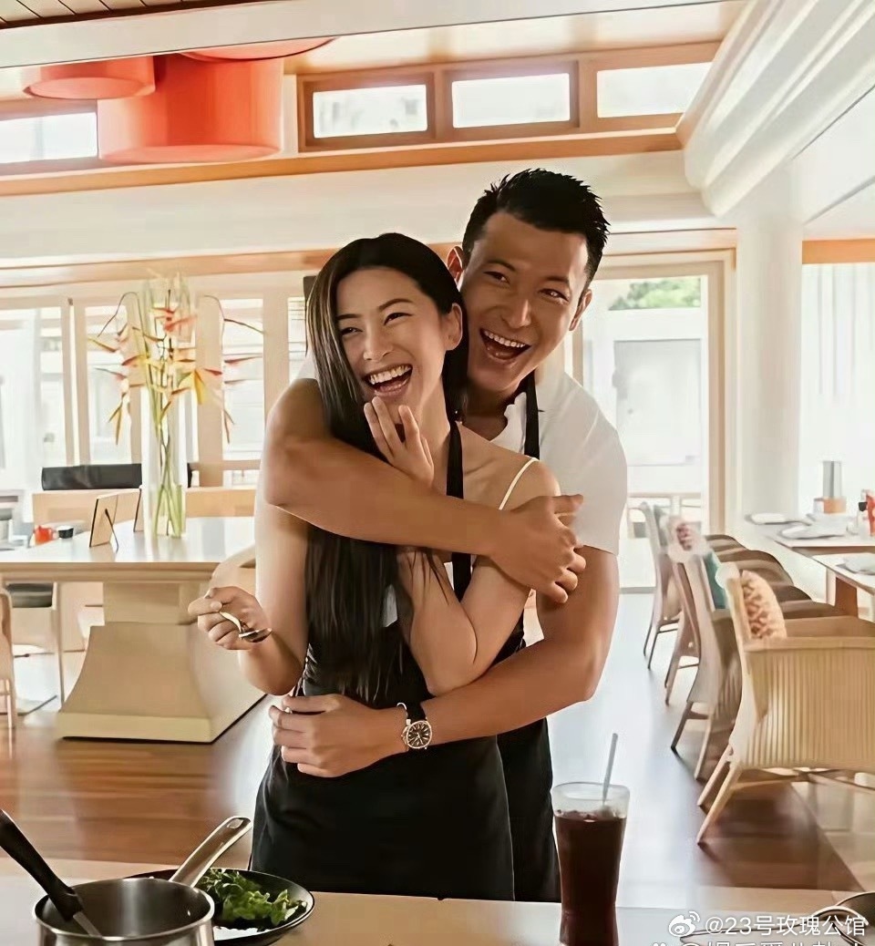 朱珠的老公，颜值放娱乐圈也是顶级的存在，感觉她真的很有福气 