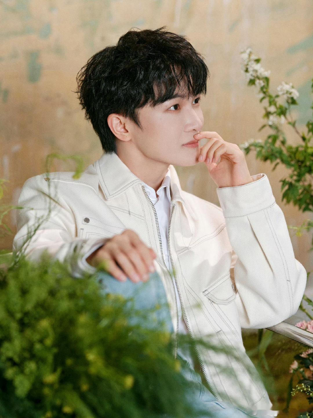 周深五一晚会献礼曲今天的我们周深致敬每一位向光而行的劳动者 期待周深在央视五一晚