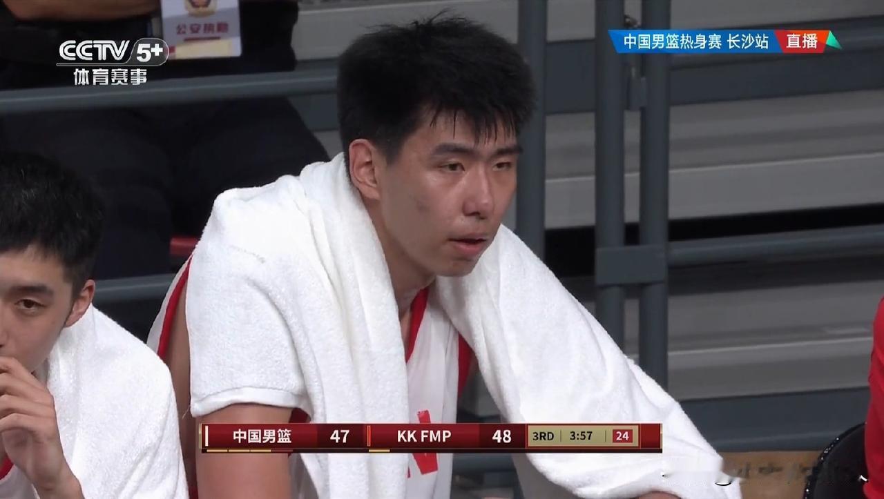 两位广东宏远弃将撑起中国男篮内线，热身赛险胜塞尔维亚俱乐部队，徐昕+焦泊乔的组合