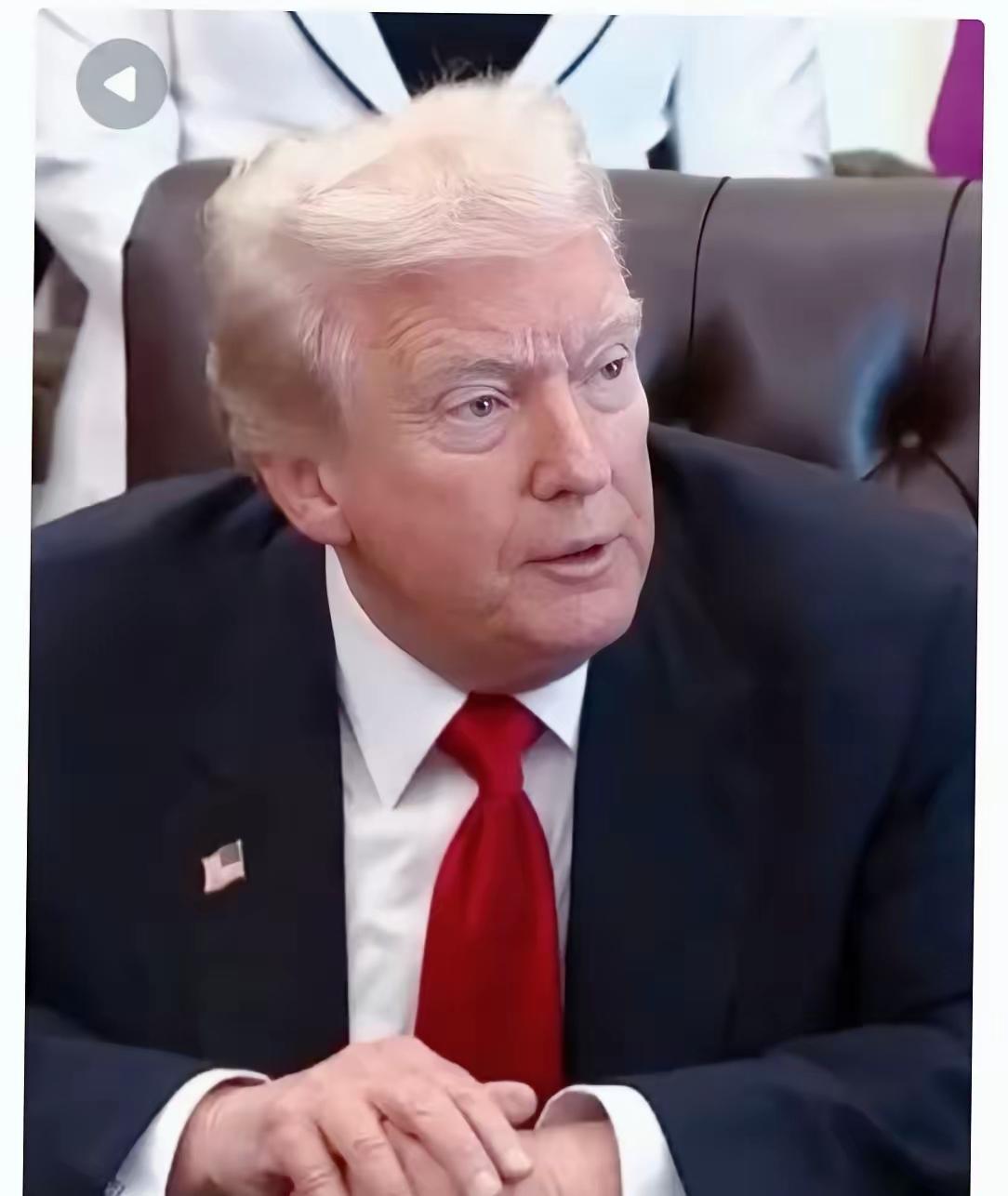 态度变了，气氛也变了
 
当“解放军”三个字被直接摆上台面，一切都不一样了。
 