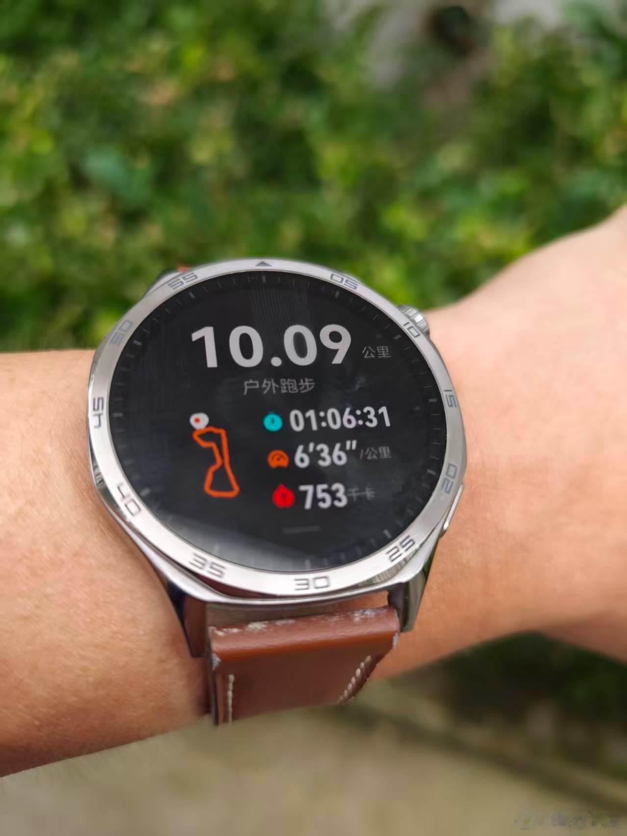 起晚了，天气凉爽，慢摇10km即刻开跑 ​​​