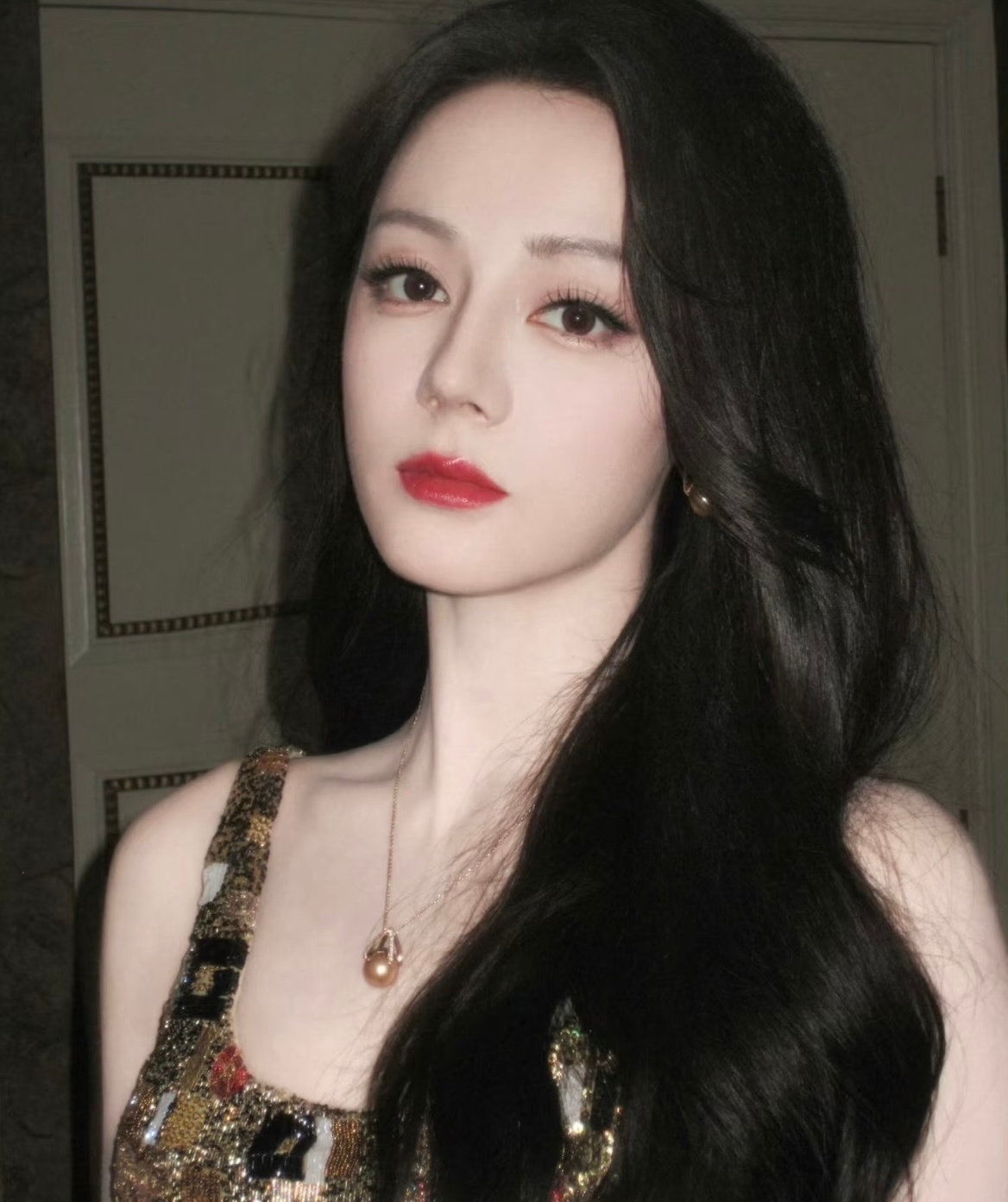 迪丽热巴十步之内必有小狗俺不行了 “迪丽热巴陈飞宇十步同框”