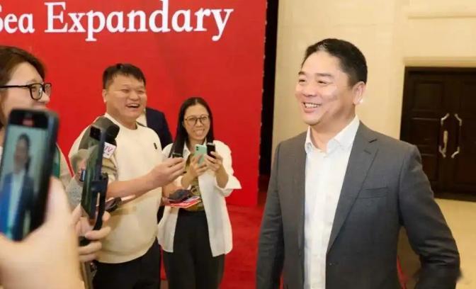 刘强东说：“希望未来能造出10万元的游艇，让普通的工薪阶层也能用得起游艇”但游艇