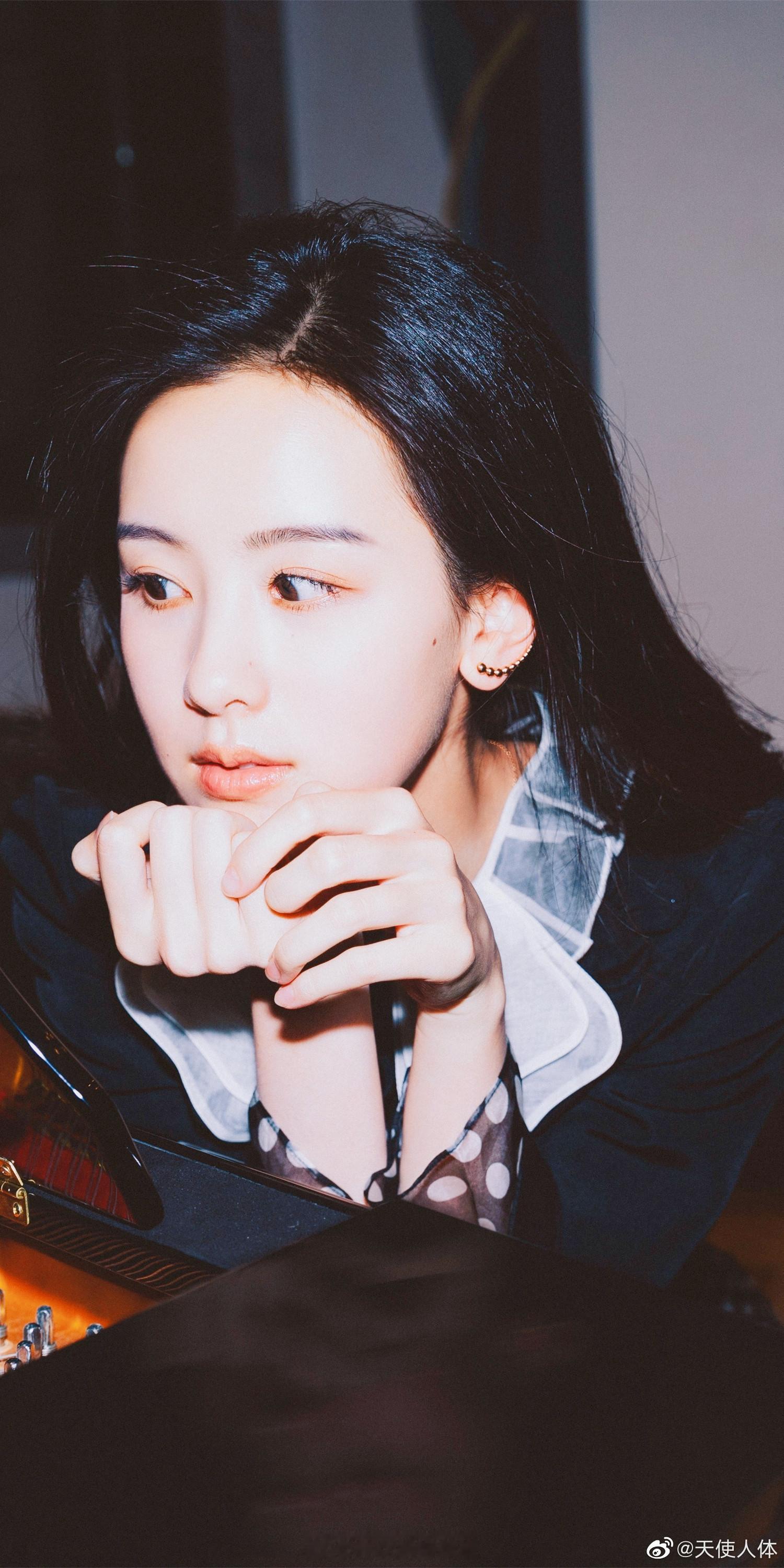 陈都灵黑色丝袜 