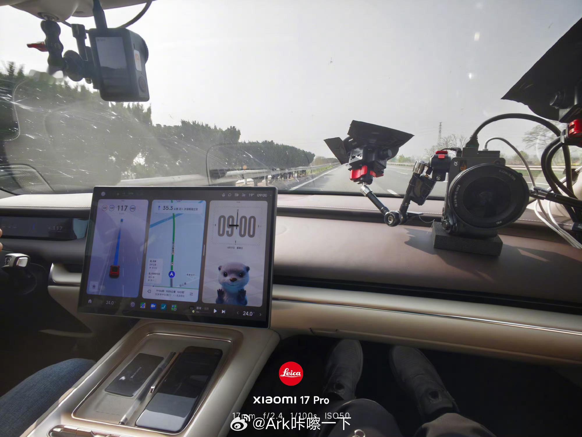 雷军笑称直播超变态超疯狂看了雷总拍的第一视角，有一说一作为常开车的人，我还是对前