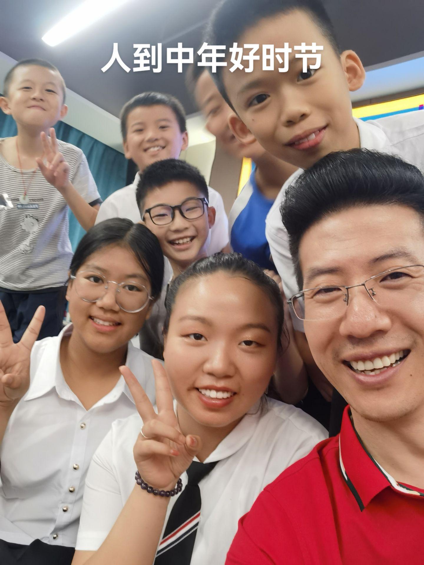 人到中年，要活得人间清醒。不要去改变任何人。包括你的儿女，父母和兄弟姊...