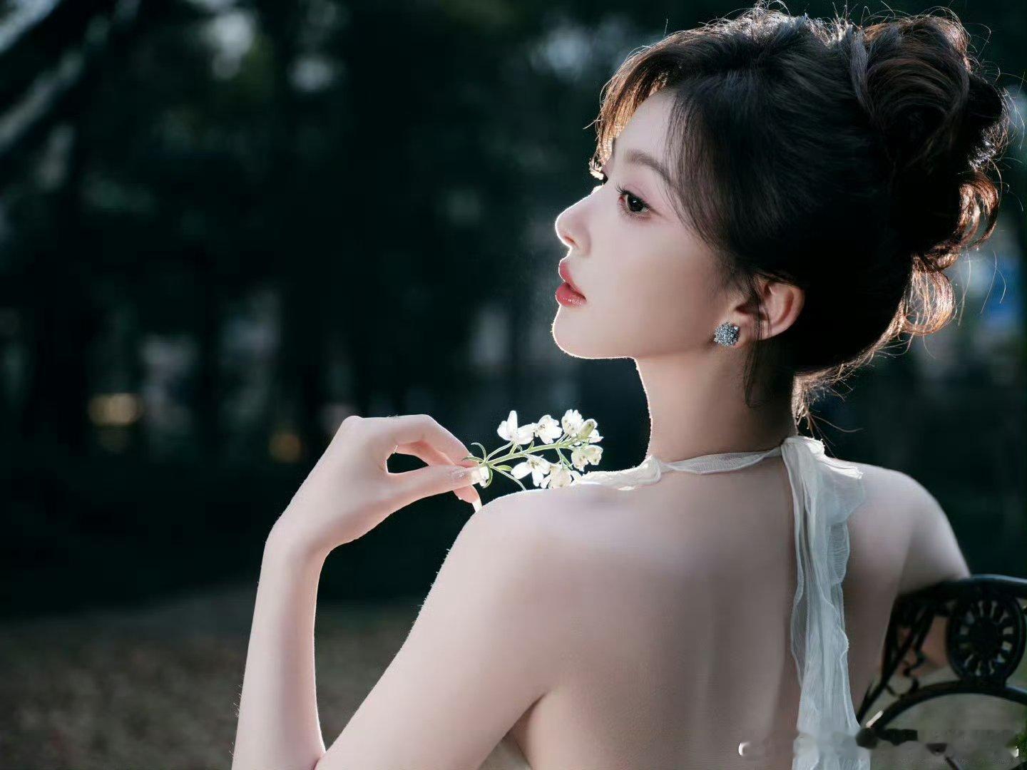 何炅给孔雪儿邓凯拍的拍立得你好星期六你好星期六又发糖！孔雪儿邓凯拍立得太好磕 