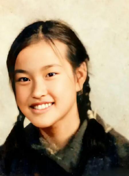 晓庆奶奶的的少女时代。