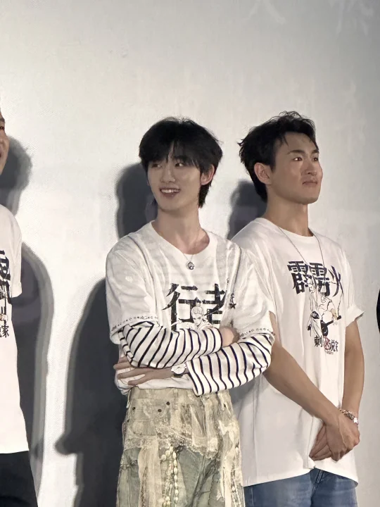 《刺杀小说家2》首映现场的丁程鑫好可爱！