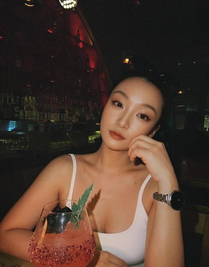 那咋了？姐一不嫖二不赌，就爱喝点儿
没点爱好怎么支撑我破碎的灵魂微醺氛围感 掌管
