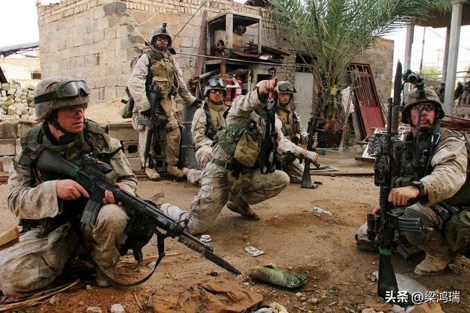 这张照片展示了第二次费卢杰战役（Second Battle of Falluja