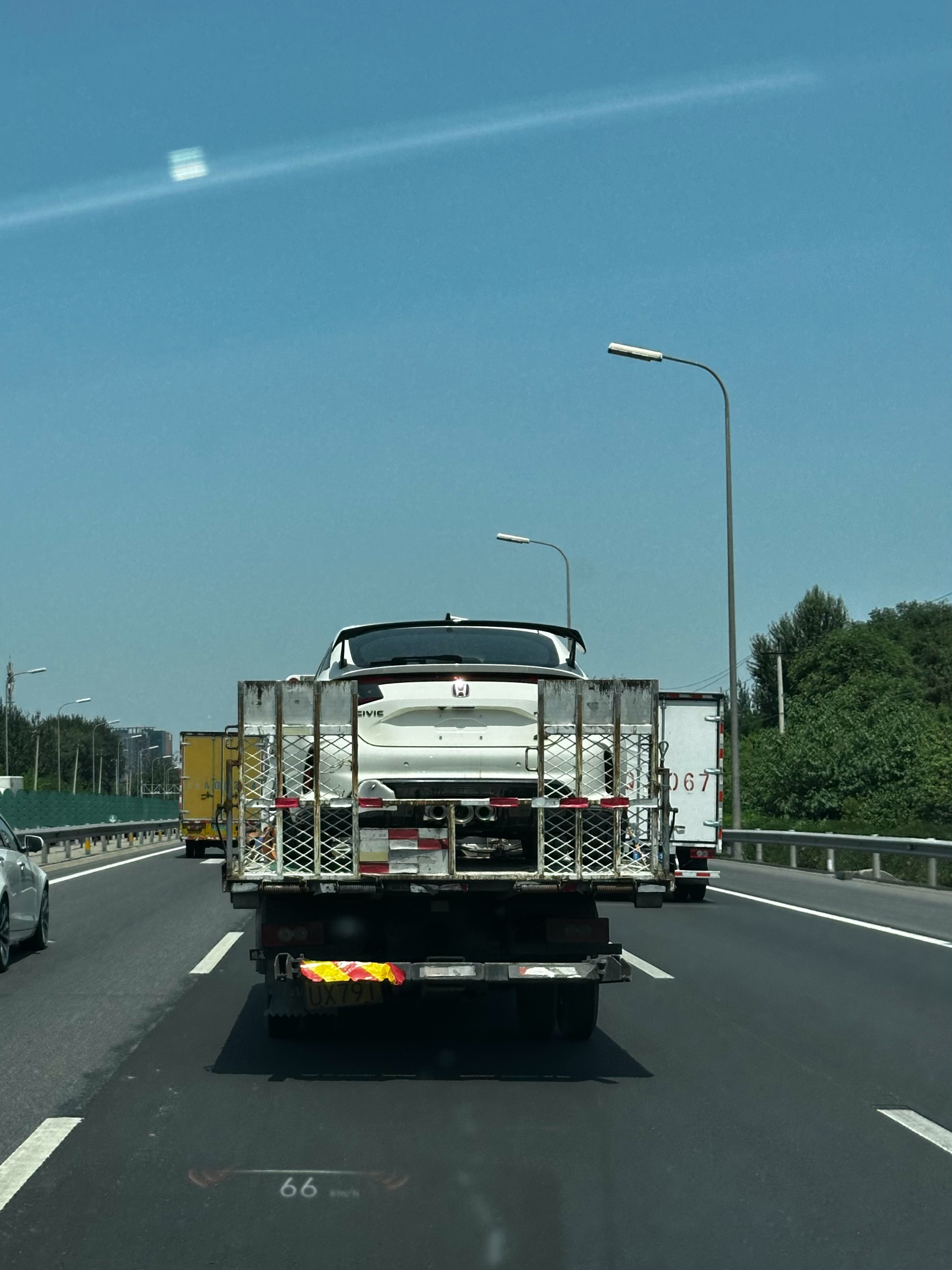 同事东五环上遇到了运输中的FL5 TYPE R，是从东本通州店那全国最后一批来的