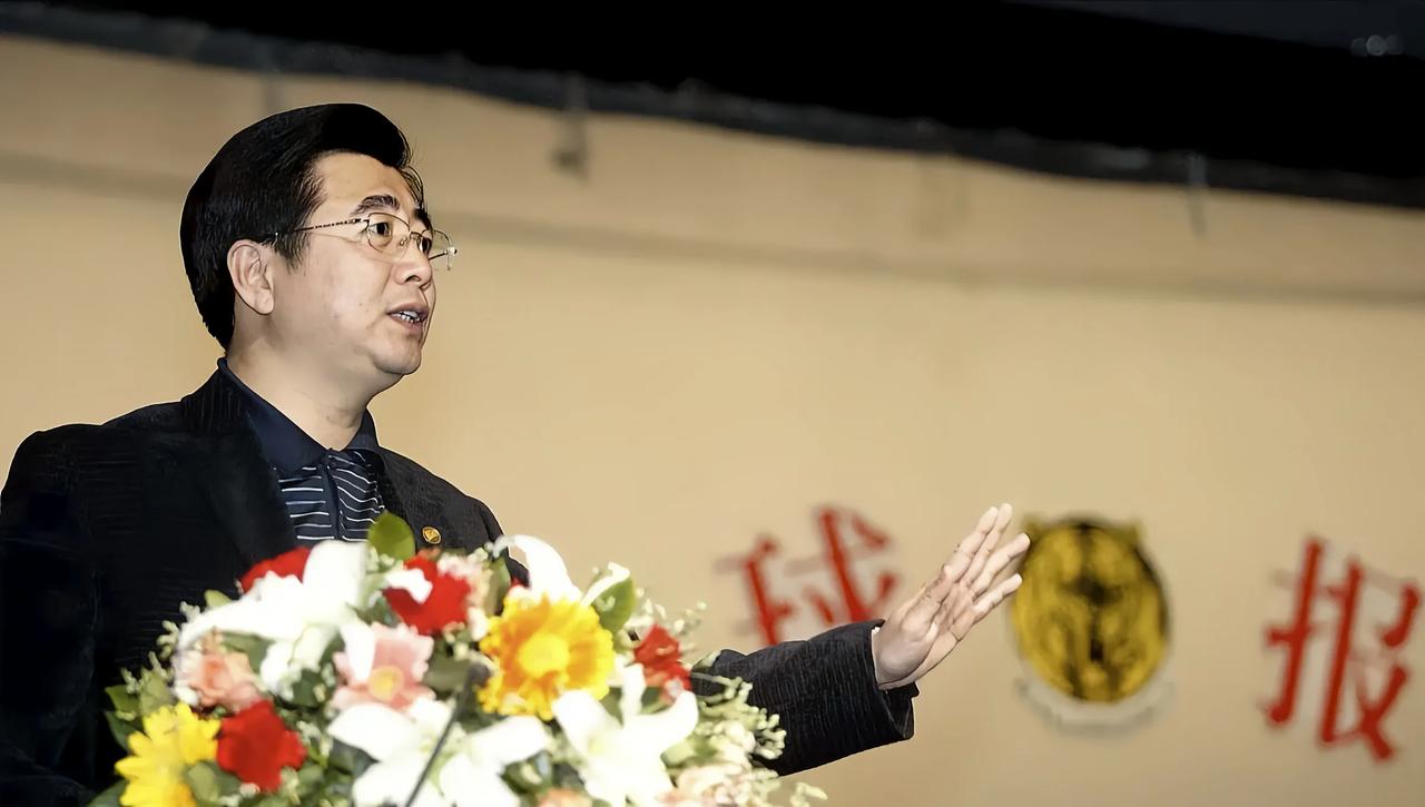 宋凯上任之后，抛出了六个重要的观点！
①他认为中国的足球水平很低，所谓的体育强国