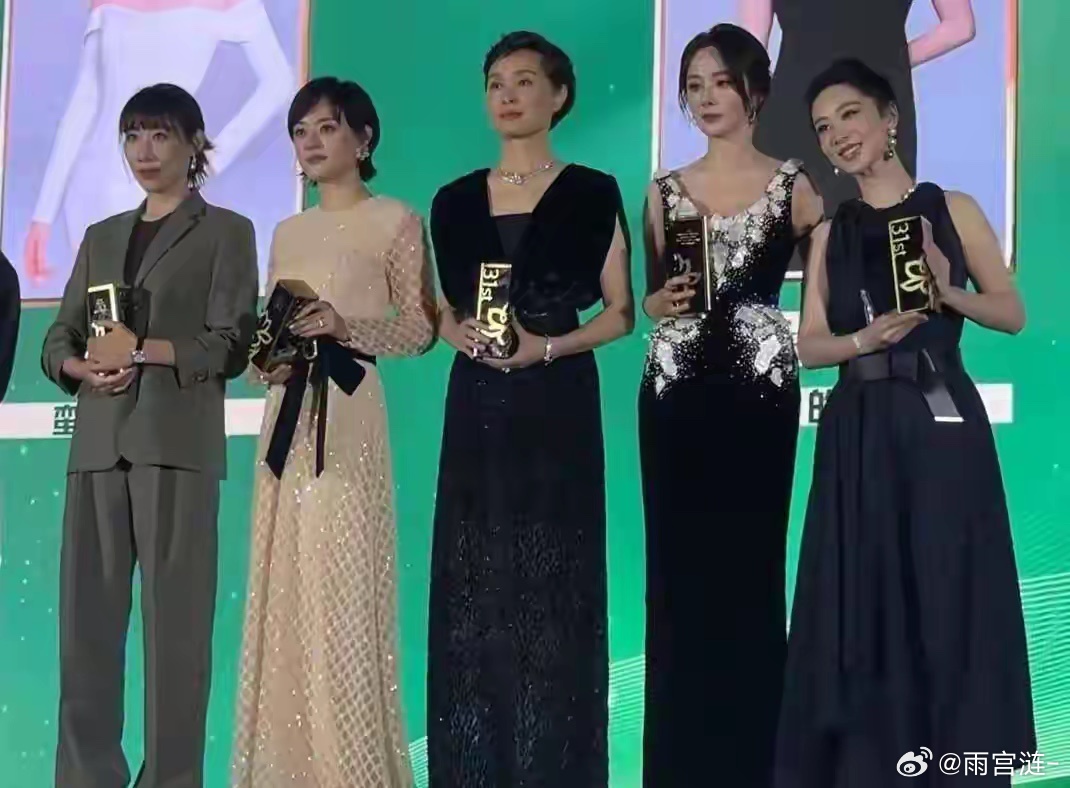 谁能顶住全网期待拿下白玉兰视后？今晚颁奖盛典正式开启，孙俪、杨幂、杨紫、马思纯、
