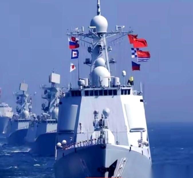 那艘荷兰军舰，本来在咱们南海耀武扬威，以为没人管得了它。
突然，舰桥里所有屏幕，