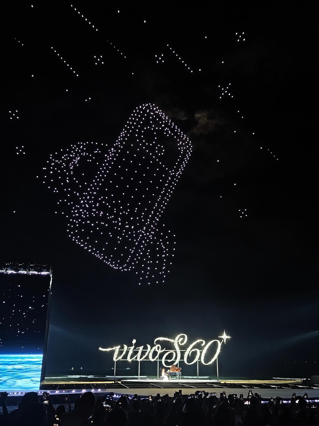 vivo s60 现场太惊艳了，无人机摆出了S60的样子 陵水·香水湾冲浪俱乐部