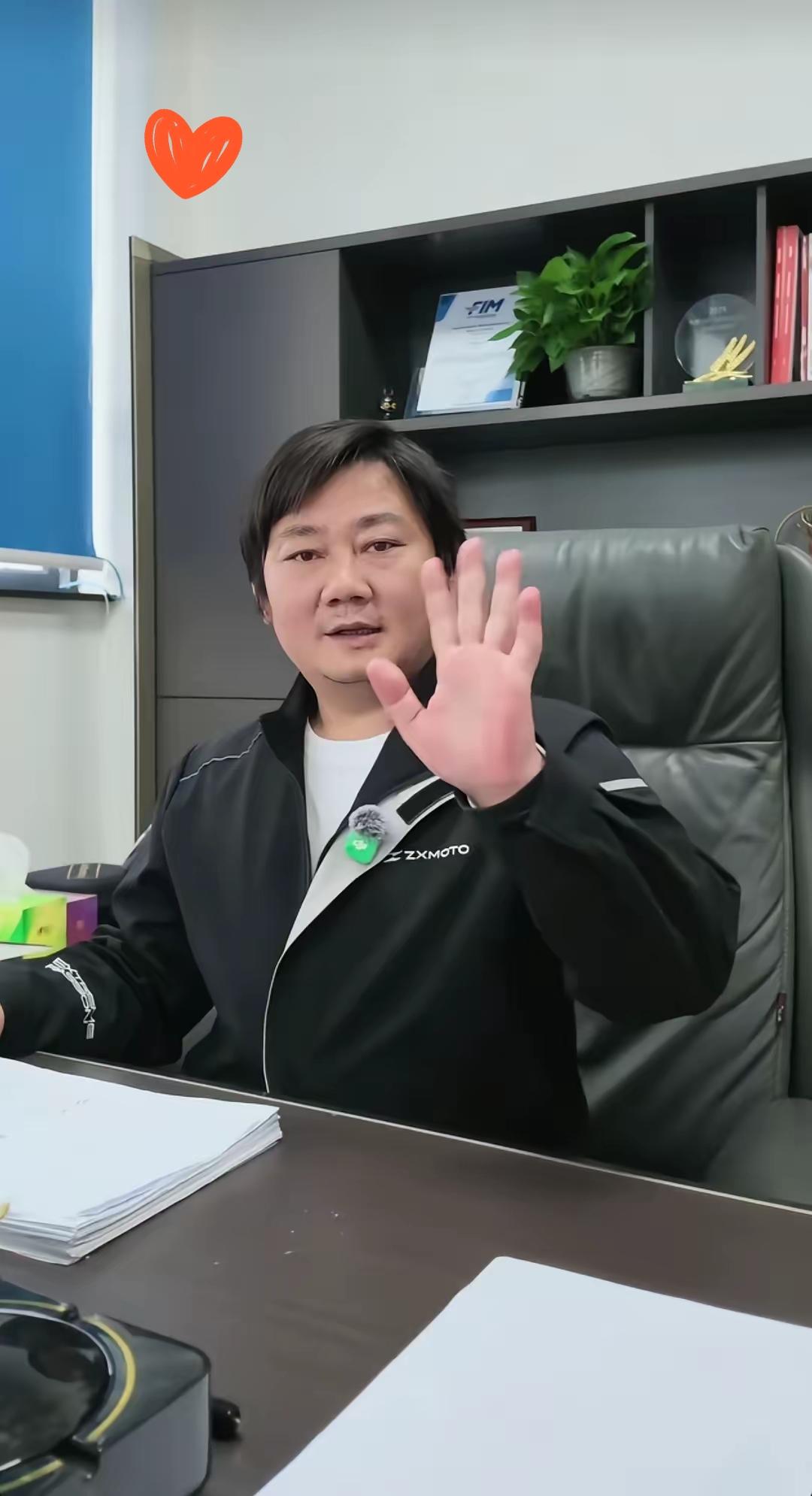 车身上多一个大疆LOGO，正式合作
张雪宣布：荷兰站起，品宣和测试团队的拍摄设备