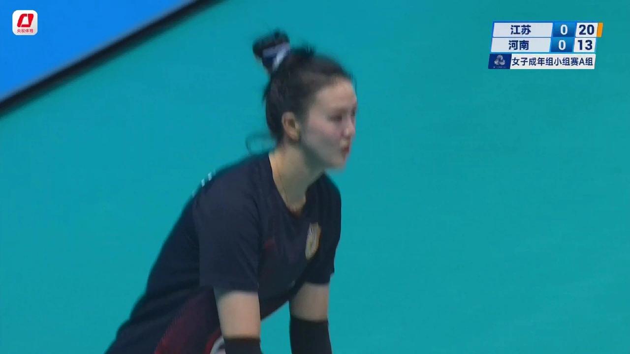 全运会女排小组赛第6轮：江苏女排对阵河南女排首局25:18取胜，朱婷、张常宁隔网