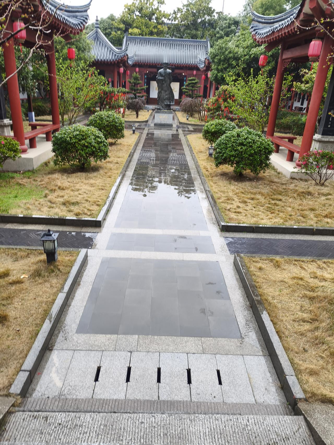 幸福的真正含义不在名利，而在身心和谐。身心和谐之后，名利自然到来:身心不和谐，名