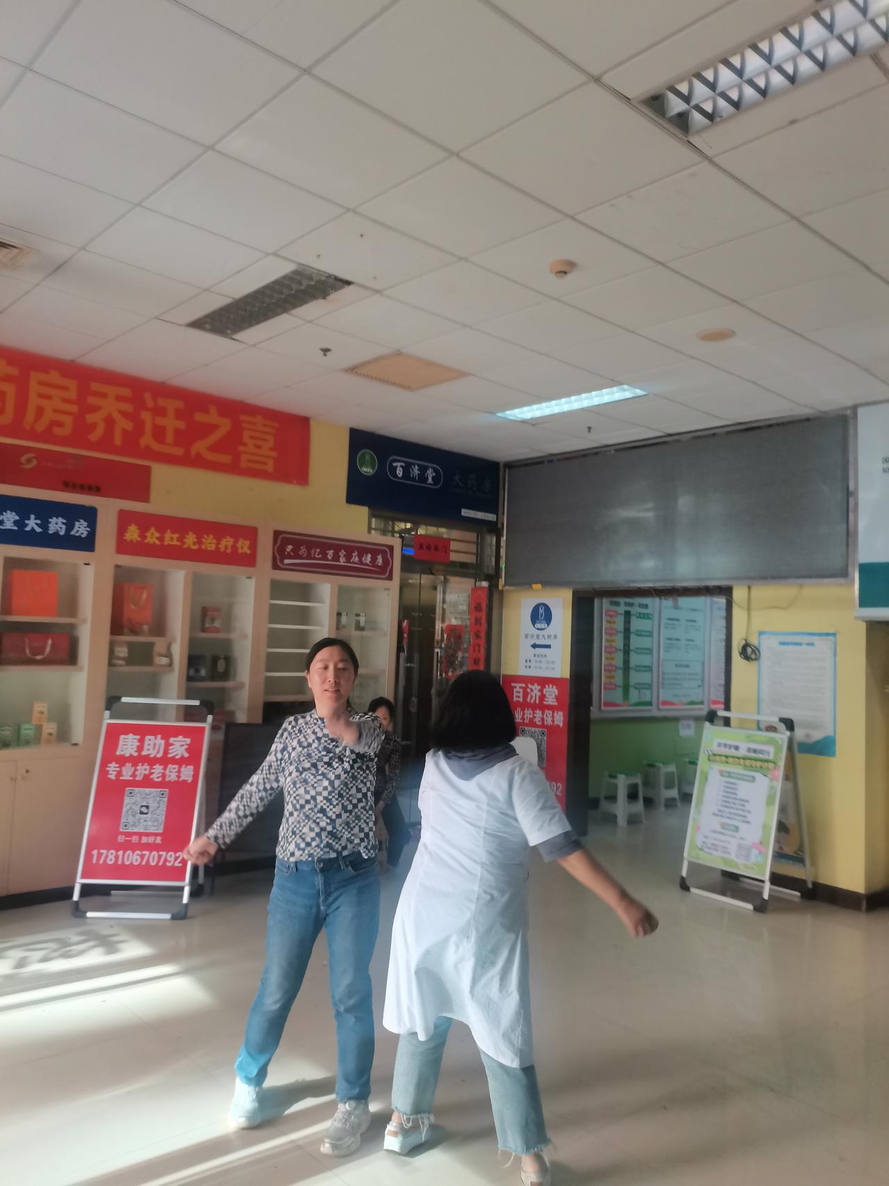 一个医生比医术更重要的东西是什么一个医生比医术更重要的是医德医风，一切为病人着想