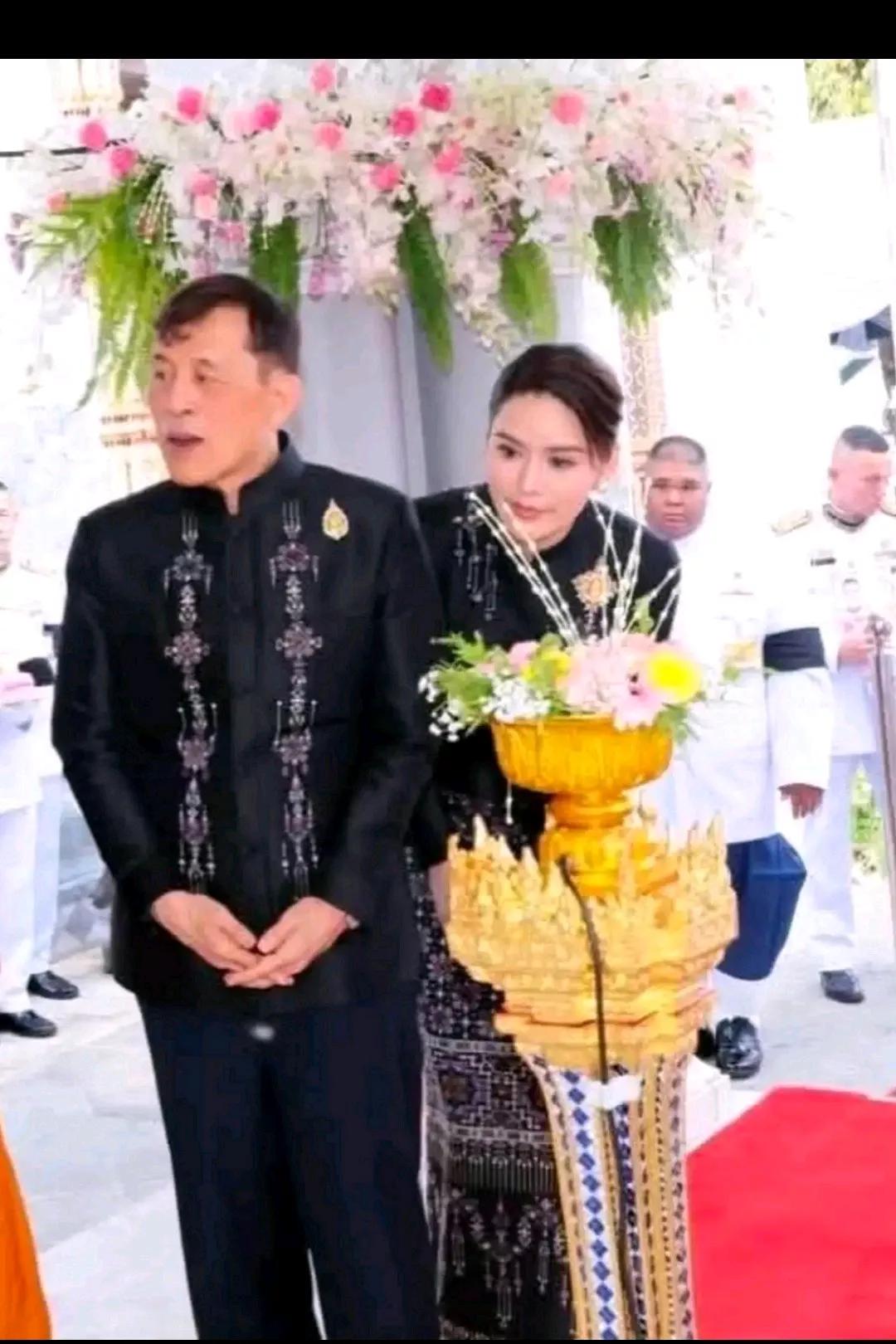 欧拉弄小主的34岁生日，泰王和欧拉弄同穿黑色情侣装高调秀恩爱。

9 月 8 日