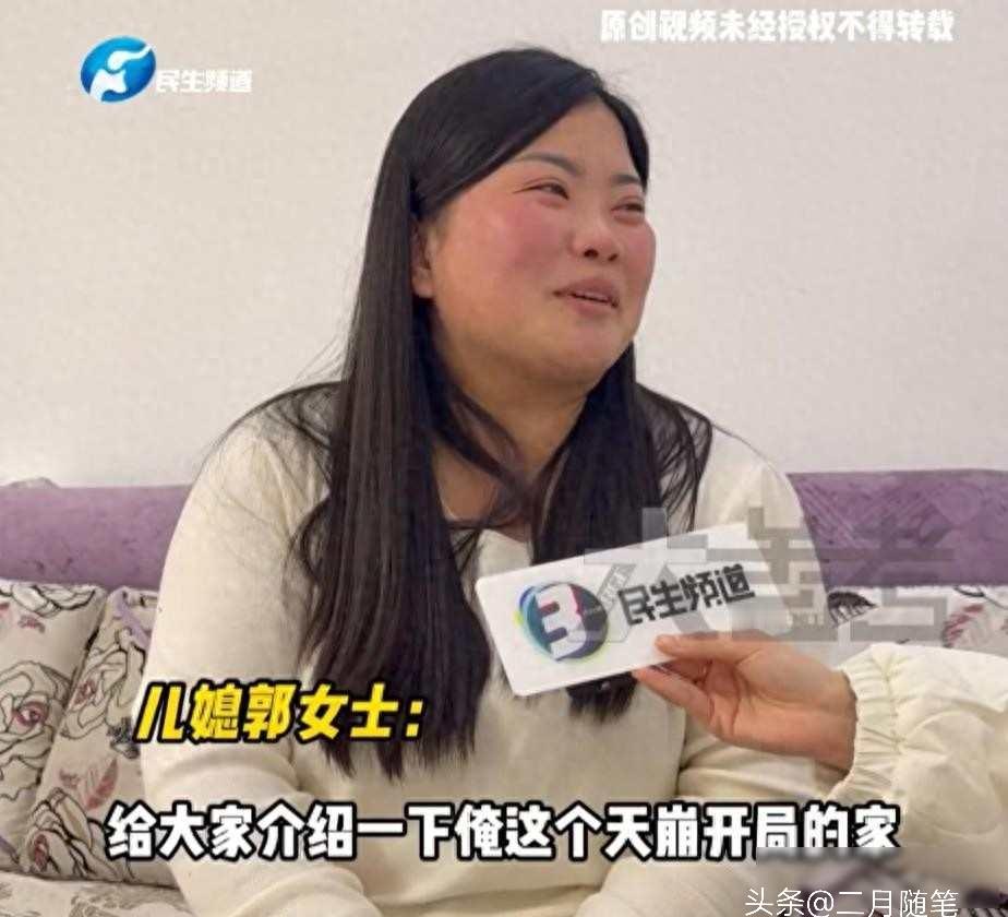 丈夫救父亲去世，
25岁妻子守家不改嫁：
不想让他唯一的儿子喊别人爸爸！

看到