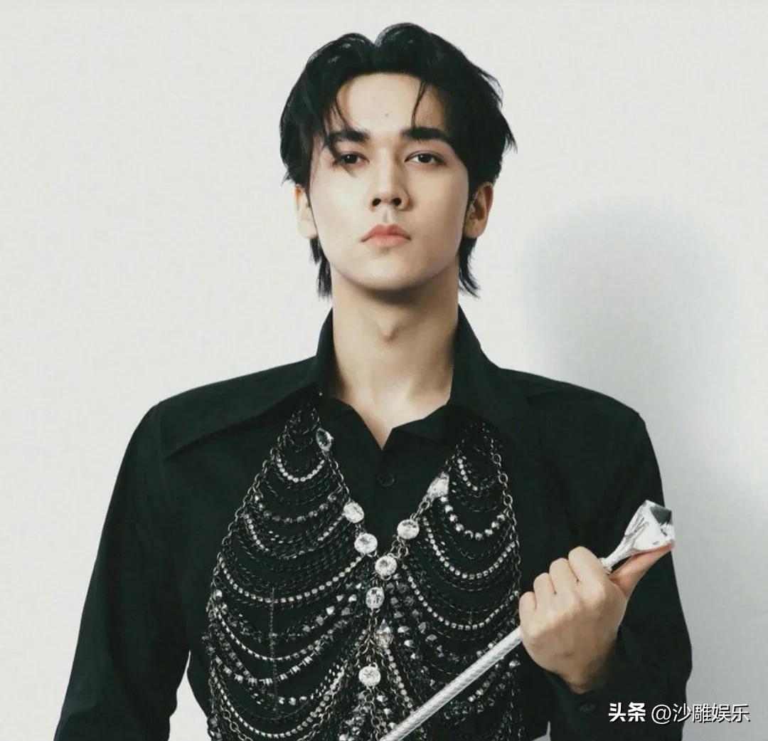 今天娱乐圈又传来一对正式官宣！

3月28日，娱乐圈一整天都安静得像暴风雨前的宁