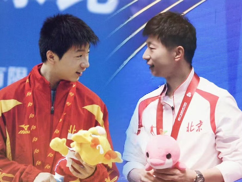 马龙的2025关键词2025年的赛场，每一次挥拍都藏着岁月的沉淀，每一次得分都写