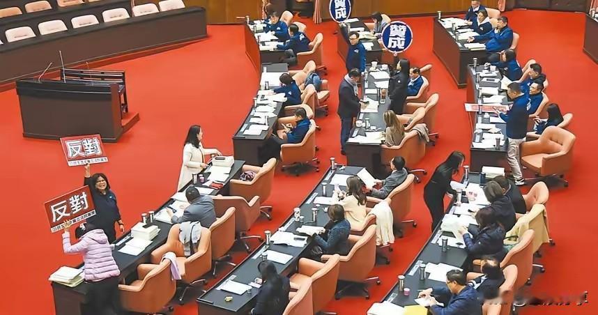 民进党叫嚣“提案谴责解放军军演” 蓝白否决！46赞成：56反对
​民进党团今天（