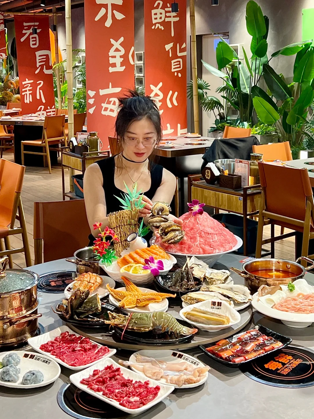 这家半自助海鲜火锅店也太……