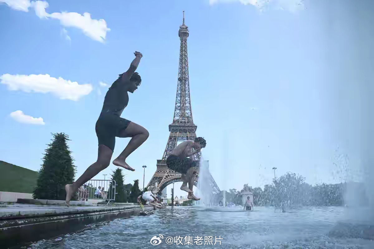 巴黎太热，有印度阿三跳水里降温。