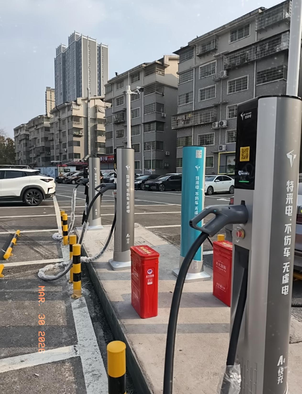 从4月1号开始，
估计很多人都打算换电动车了。

因为国家已经明确要求，自4月1