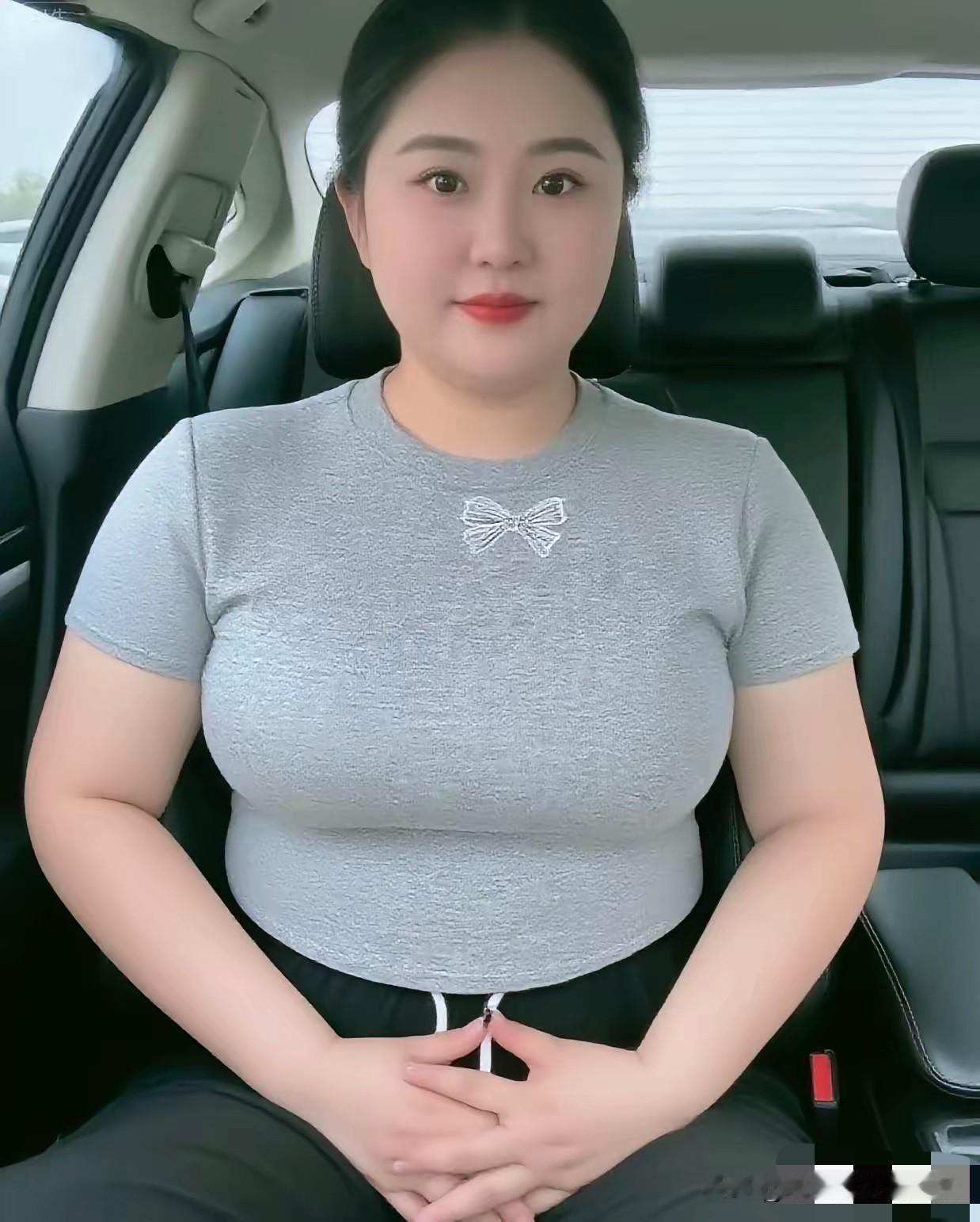 男人找老婆
到底该怎么选
你要记住选老婆三大原则

能选大就不要选小
能选白就不