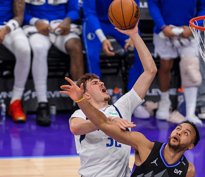 NBA那点事弗拉格18岁时已经3次半场20+历史最多，勒布朗-詹姆斯只有1次。半