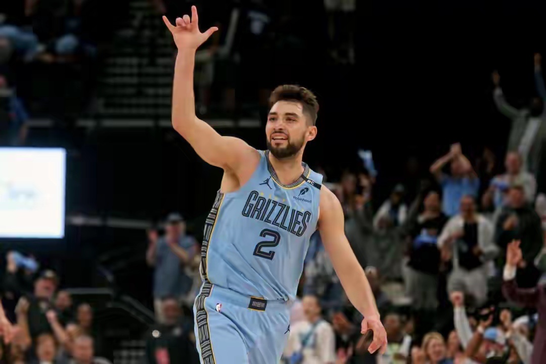 杰罗姆谈首秀45分NBA常规赛，灰熊123-103轻取爵士。赛后灰熊球员泰·杰罗