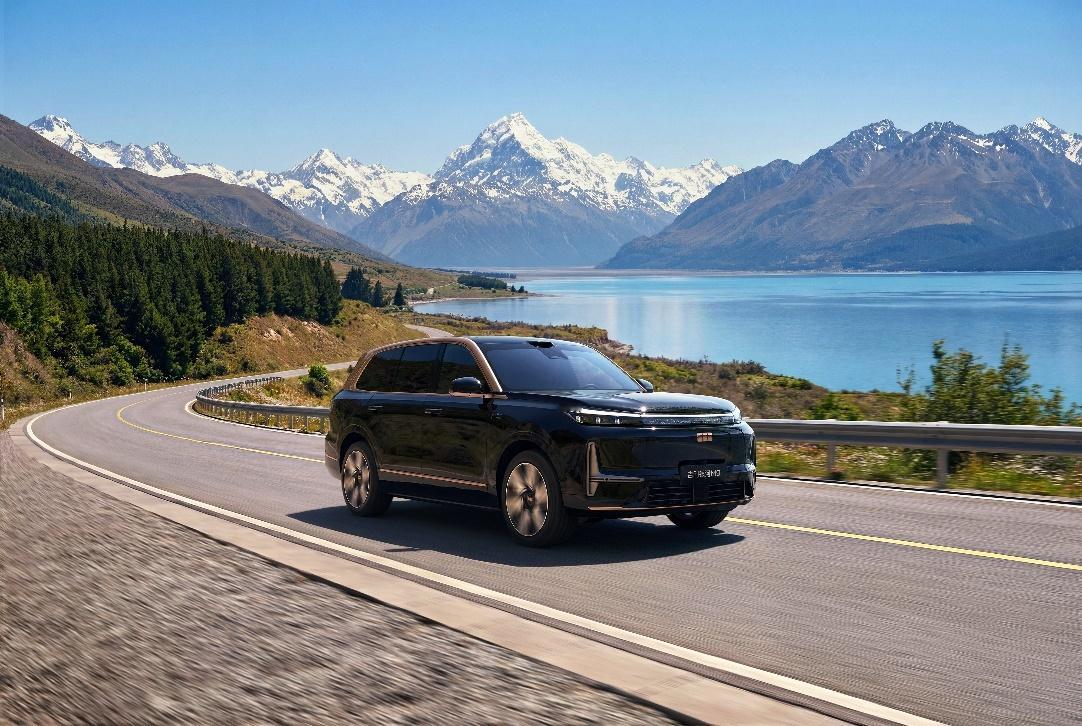 4月23日，吉利银河M9黑金智曜版正式上市，限时先享价25.98万元。玄夜鎏金外