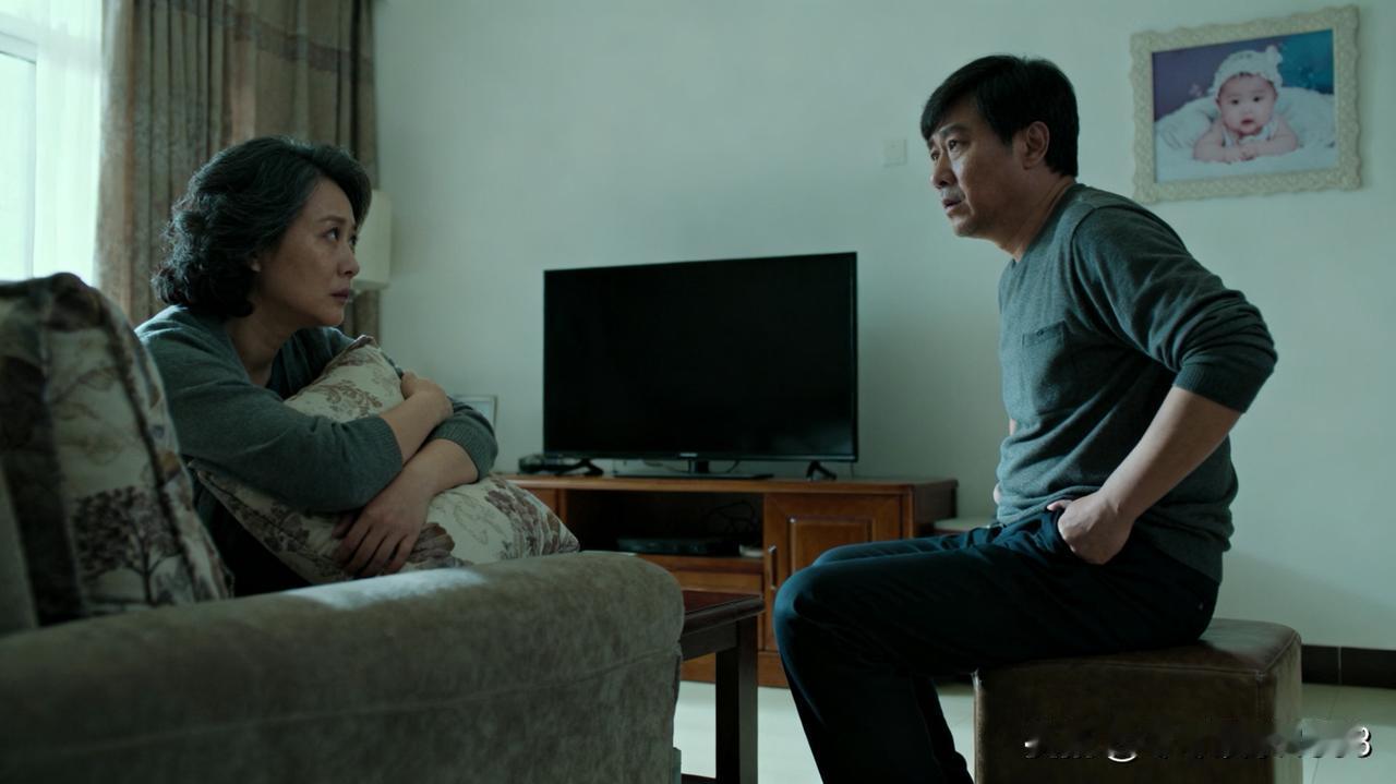 近日，隔壁小区发生了一件令人唏嘘的事儿。有个女人跟别人跑了几年后突然回来，可没过