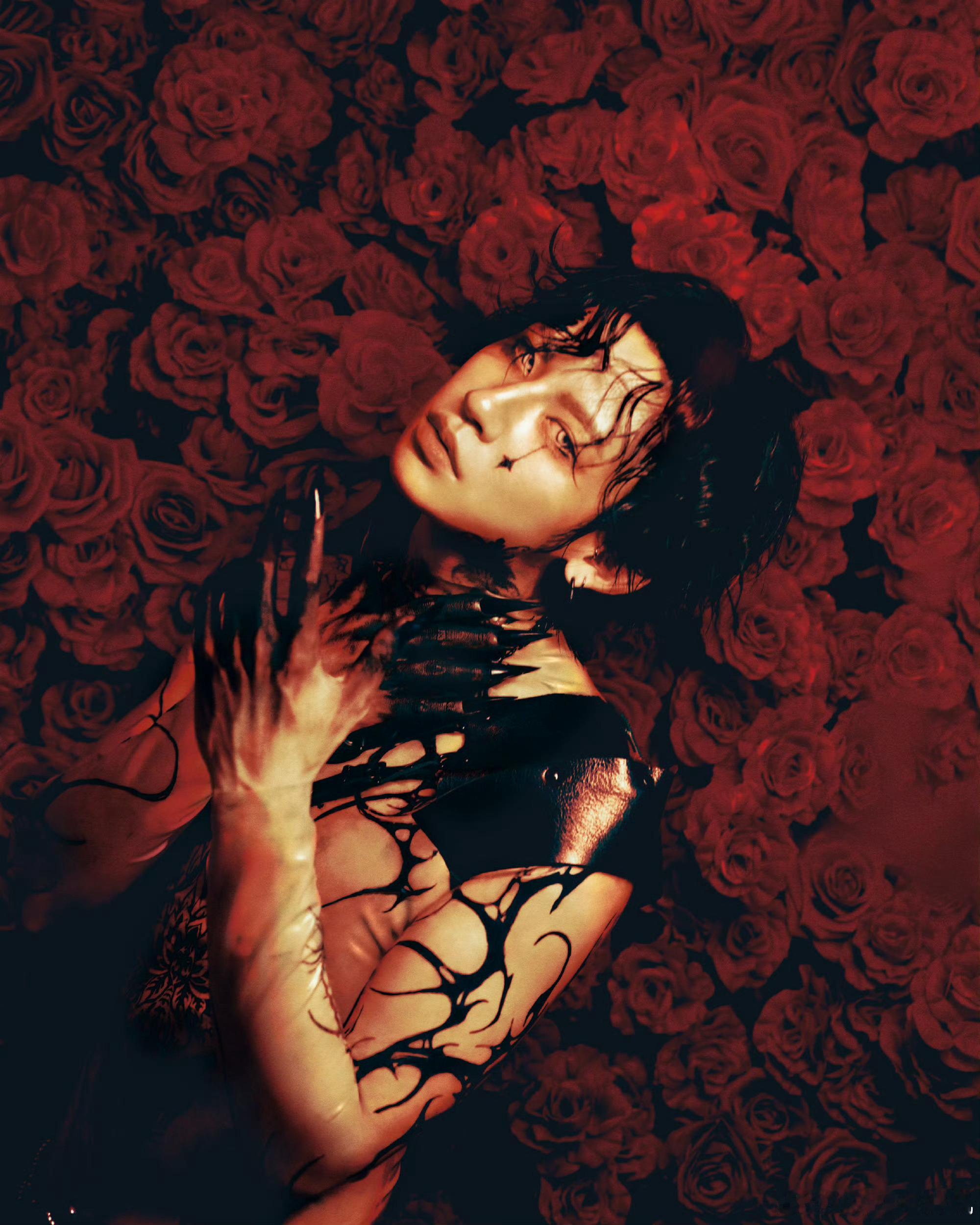 小鬼内娱粉宝男小鬼说海外巡演是为了学习 一边心疼粉丝花钱，一边自己跑去海外跟顶级