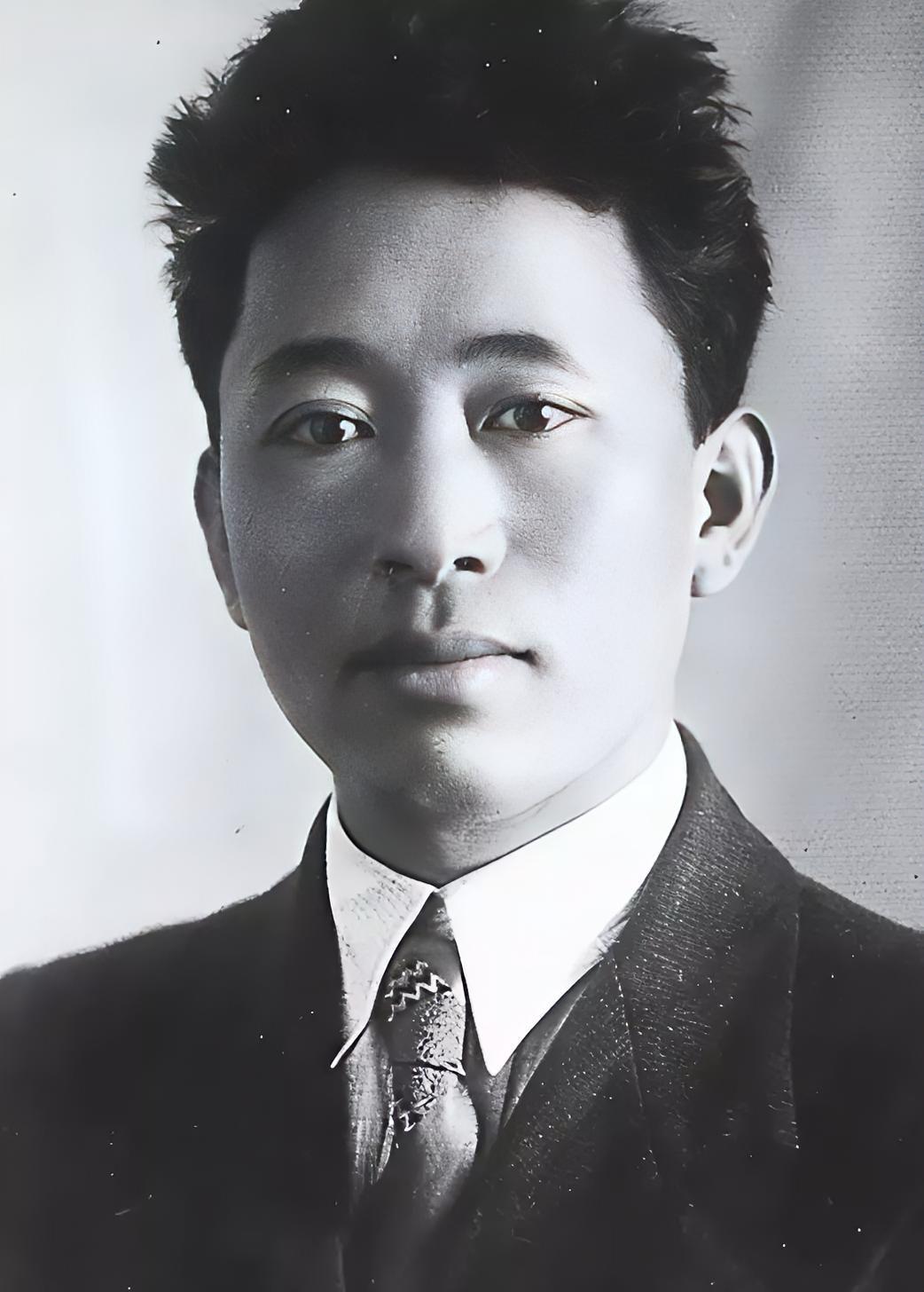 1942 年，去苏联学习的刘亚楼，从战友口中得知，自己在延安的妻子贠凌漪竟然和一
