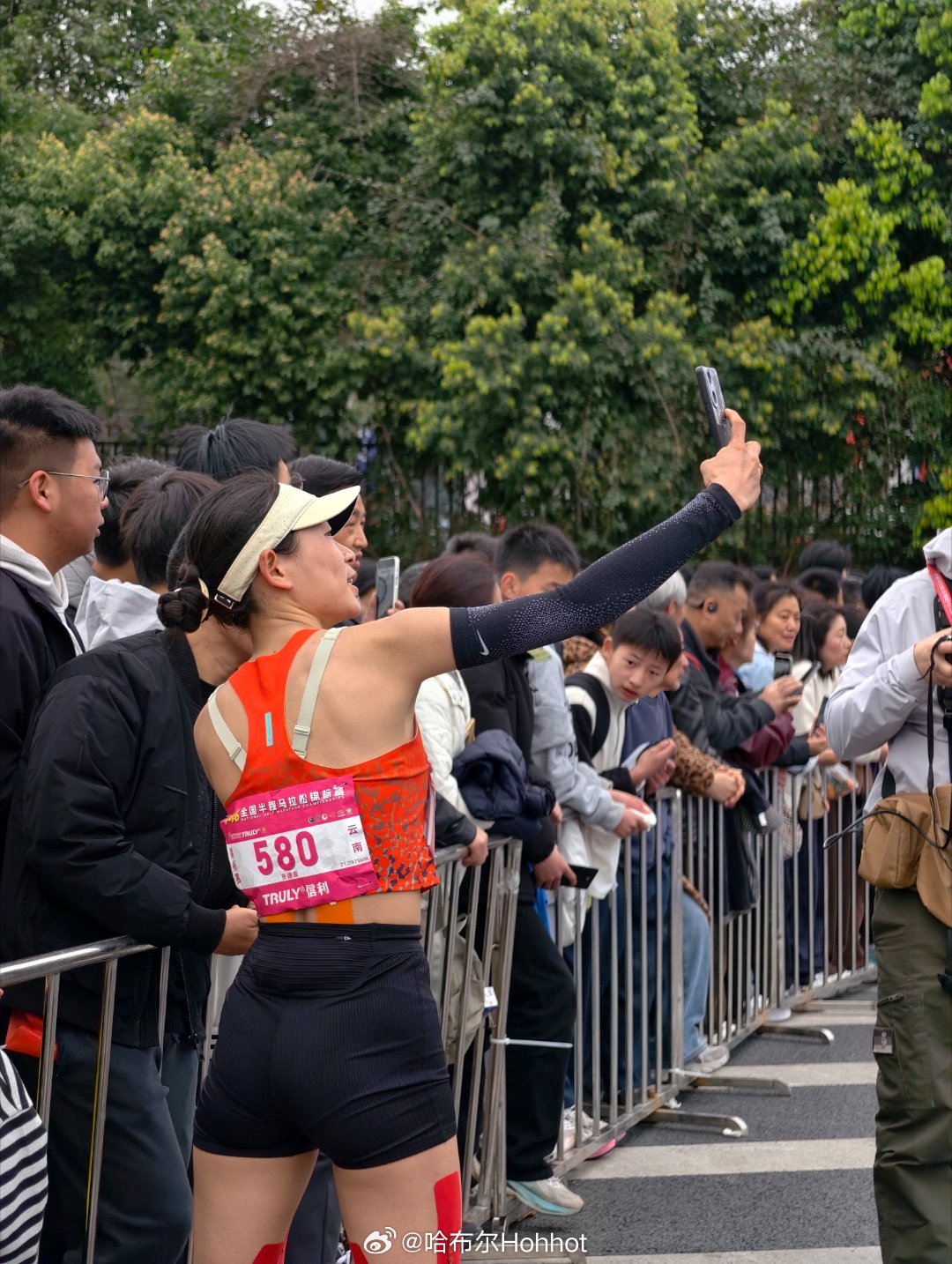 顺子真宠粉呐，一路合影签名田径说一哈你不知道的田径故事田径 眉山·仁寿