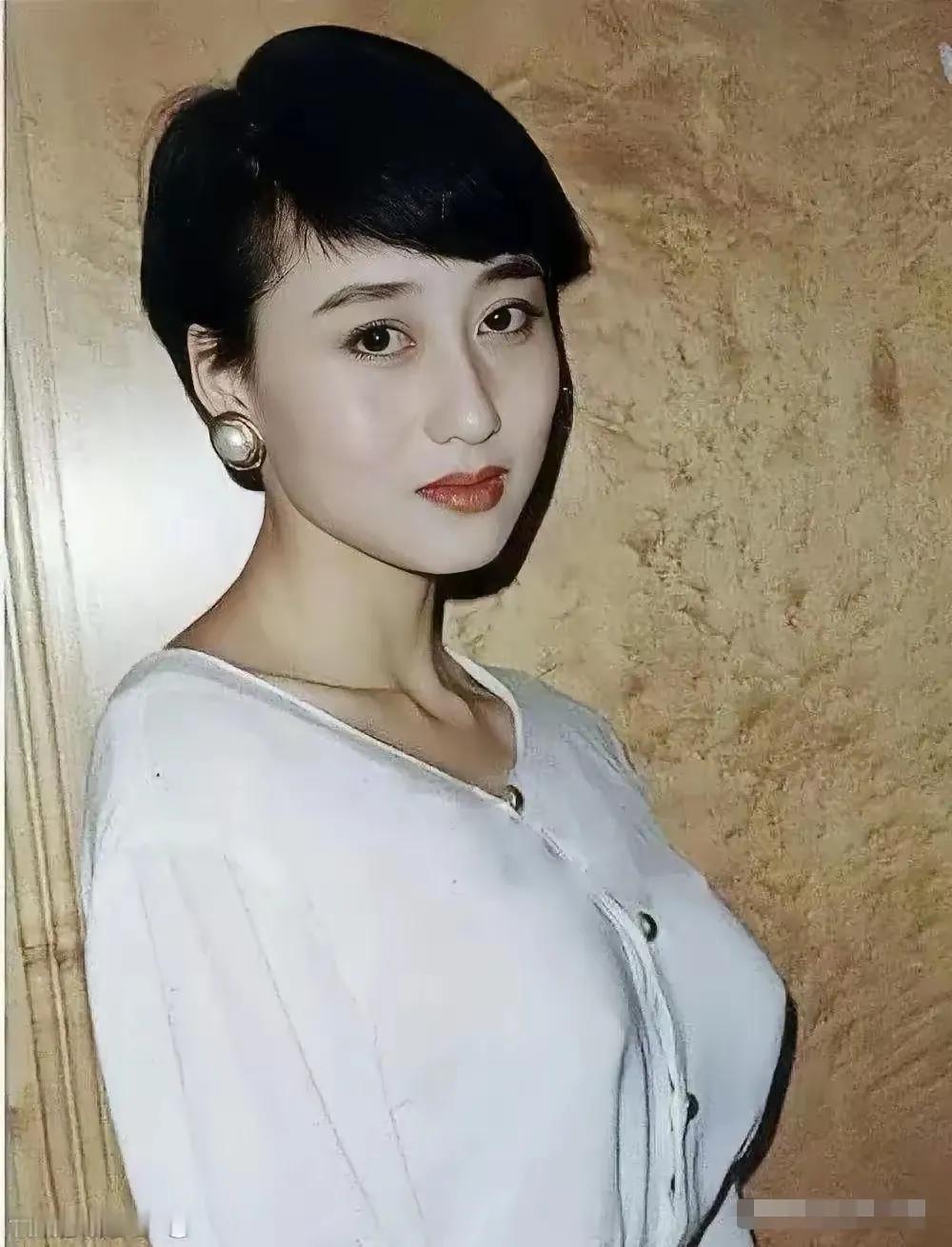 年轻时候的利智美丽瞬间