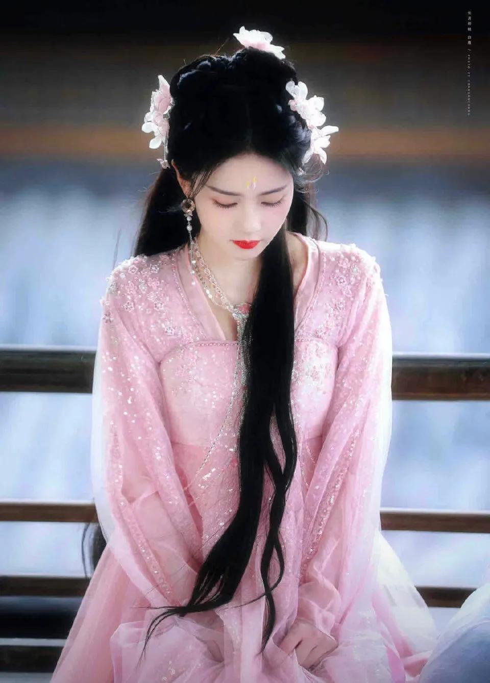 长月烬明里只出现过一次的粉色造型也是绝美