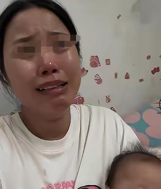 陕西一女子离婚后带着女儿生活，这天前夫突然说要上门看孩子，进门后看到女儿睡得正香